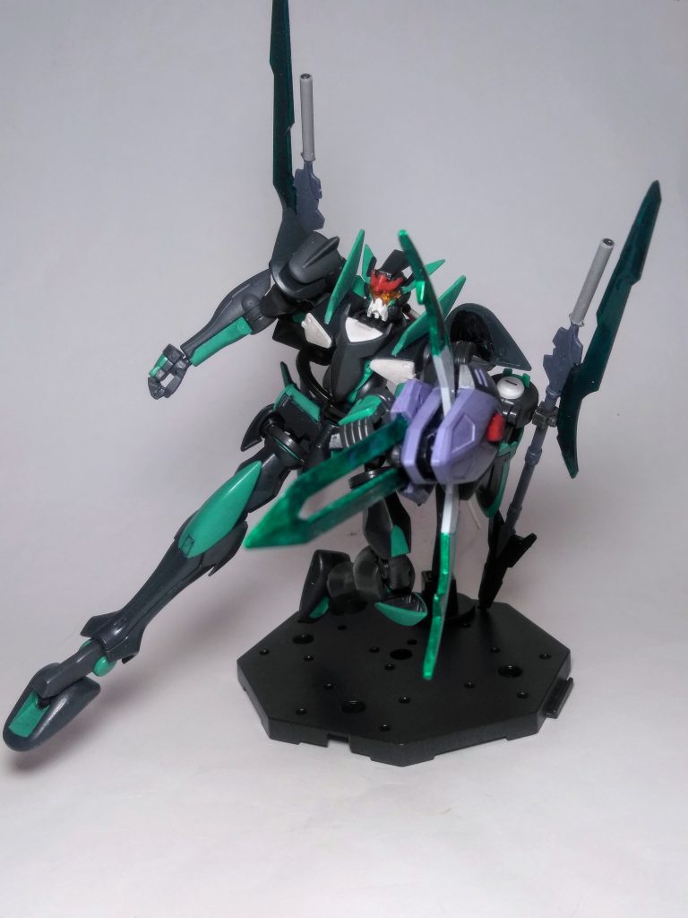 んじゃ!気をとり直して「サムネイル」の時点で"見知った武器"がクッツイテいるのがお判りだと存じます 😏「コイツ・・・ま~た、手抜きシヤがって😡💢」 と、なりますよねぇ😩『B.K.S.シヴァ』のアレは「GN ビーム ライフル内蔵型ブレイク シールド」として、観て頂けると助かります😅