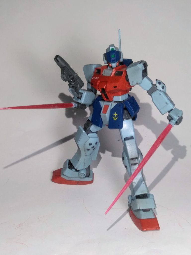 今回の『蛇足作業』『ジム砂』なんだから『ボックス型ビーム サーベル』だよね😤と、云うわけで実行です😋今回は『長モノ武装絶対信者』の為の布教活動は忘れてました😭💦