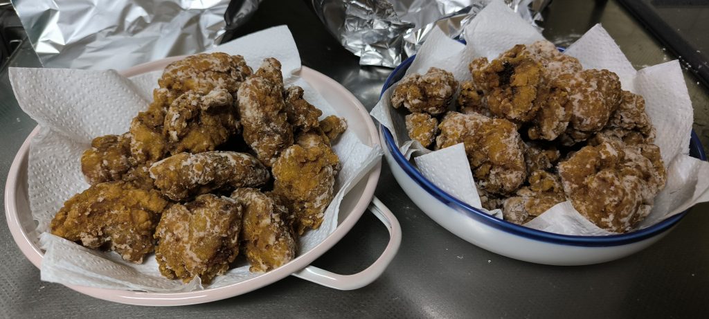 最後にこの日、大人数で食事だったので、大好きな唐揚げをたくさん揚げました♪味付けを変えて、ネットのレシピを参考に二度揚げを初めてやってみたのですが、これがまぁめちゃくちゃ美味い！味付けは独自で、にんにくをたくさん入れてます。去年、初めて業務用のおろしにんにくをスーパーで見つけたのですが、それがすごく便利で生のニンニク買わなくなっちゃいました(笑)衣は片栗粉のみで、油の温度は１回目を１６０℃で４分、２回目を１８０℃で１分揚げました！衣も固すぎず、カリッとしてとてもおいしかったです(喜)あんまりにも上手く揚がったもんで、嬉しくて写真撮っちゃいました。塗装したストライクフリーダムのカラーレシピはこれっぽっちも覚えてないのに、新しい唐揚げレシピは一度の調理で寸分の狂いもなく覚える男