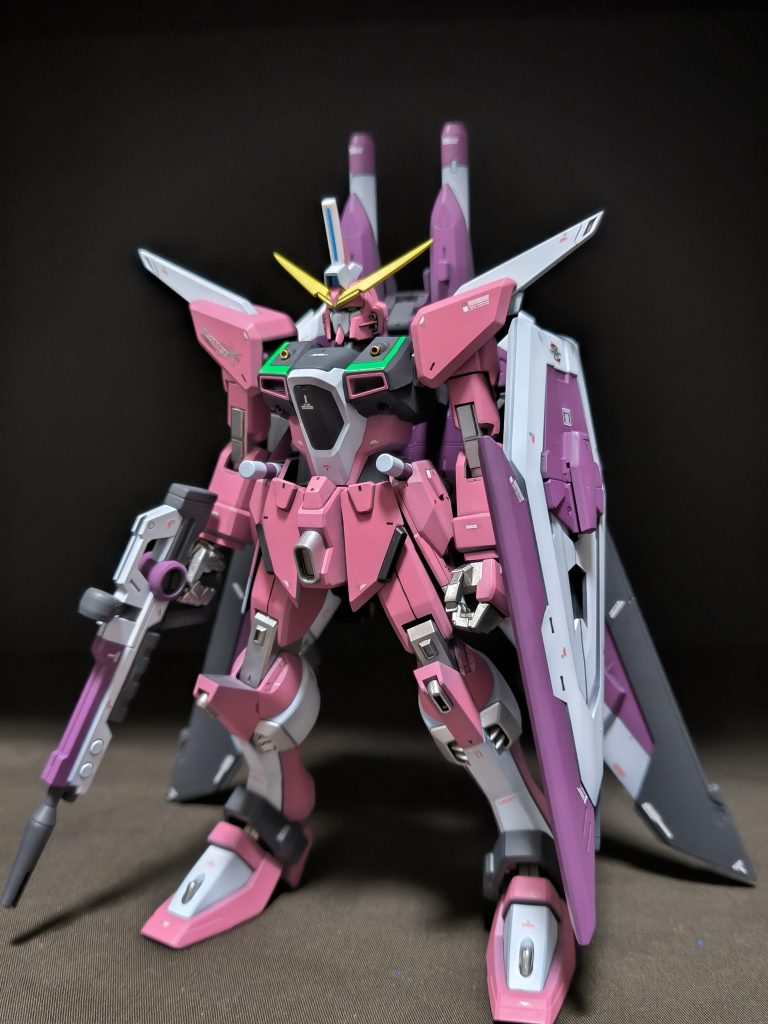 関節部にちょいとディテールアップ。塗装はスターブライト系でアクセントにしました。