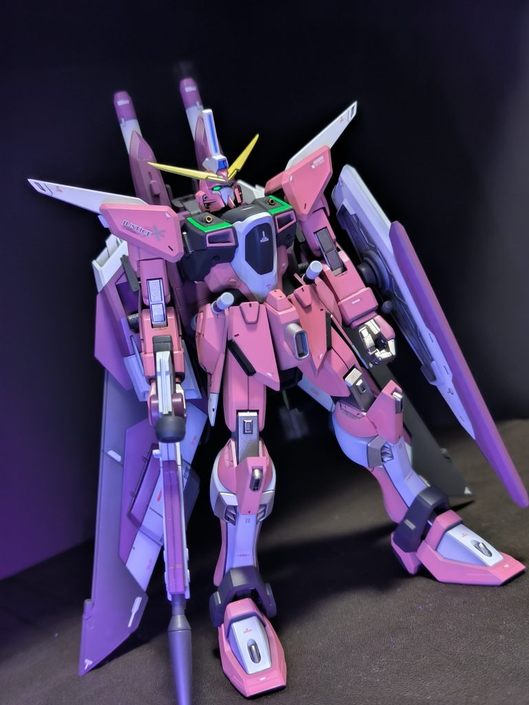 蛍光塗料も使っています。この機体の胸のグリーンラインは初めビミョーに思っていましたが、やっぱりカッコいいアクセントかと思います。