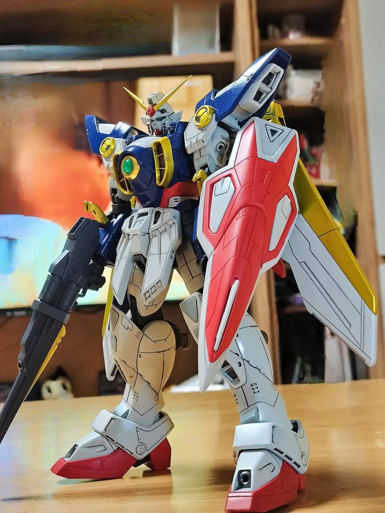 肩のスラスターは合わせ目消し、形状修正、肩の内側のクリアランス修正して取り付けました。 