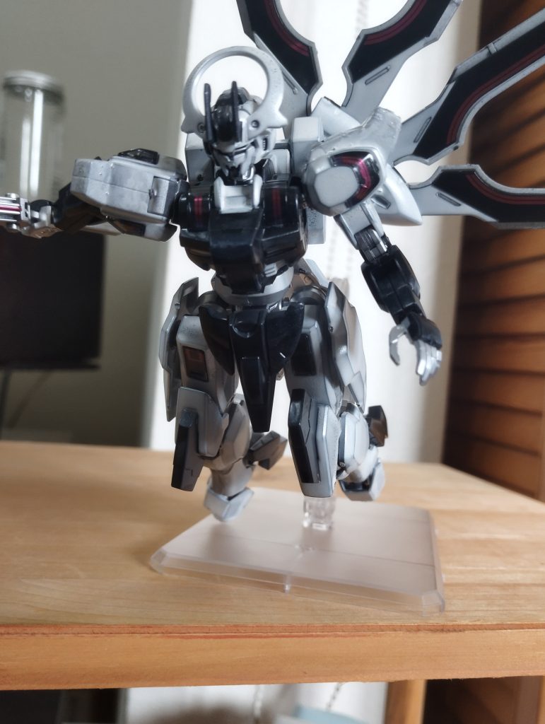 アニメ見たときは「絶対コイツラスボス機体やん」とか「もしくは次にスレッタが乗るやつやん」とか思ってたらもう全然違ったのもいい思い出です。閲覧ありがとうございました!