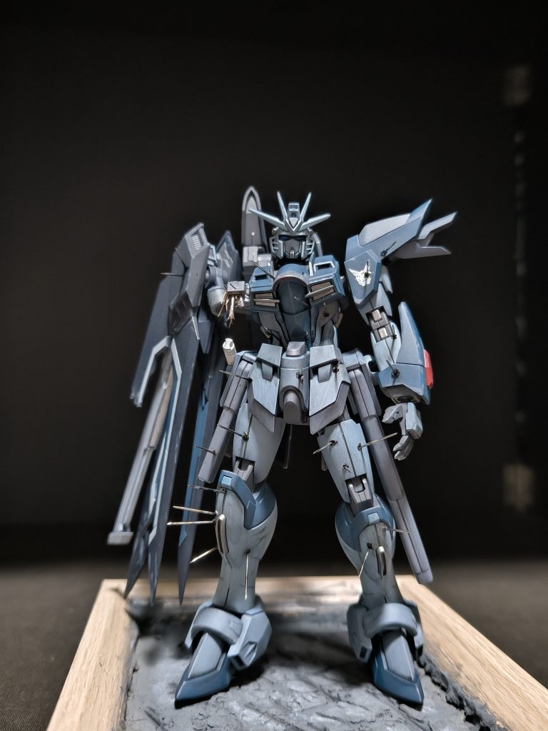 塗装はグレーサフの上から直でウェザリングカラーのブラックやブルーで染めてみました。発色がディアクティブ状態に丁度良くて気に入っています。