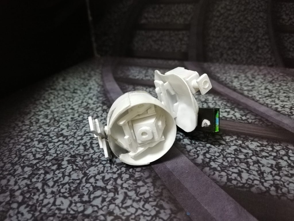 肩アーマーは兜の中です