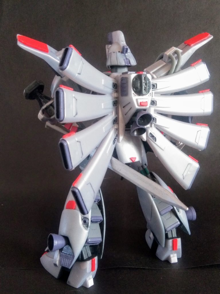 キットの解説書によると「貴族用の攻撃型 MS 」だ、ソウです🧐なんだ❓「貴族用」って🤣🤣🤣「庶民」は乗ったら逝けないのかなア🤪この"特徴的な背部"の『フィン・ノズル』😤『ベルガ系のシェルフ・ノズル』より高級なんだソウです😏流石は『貴族』👏👏👏