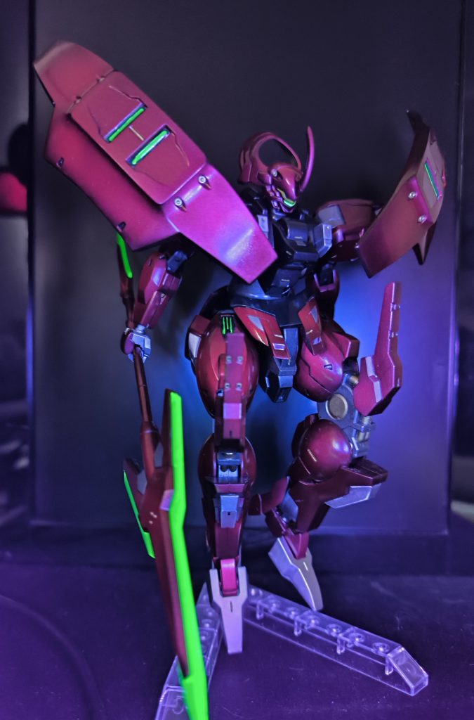 一応、蛍光を使っているので光る