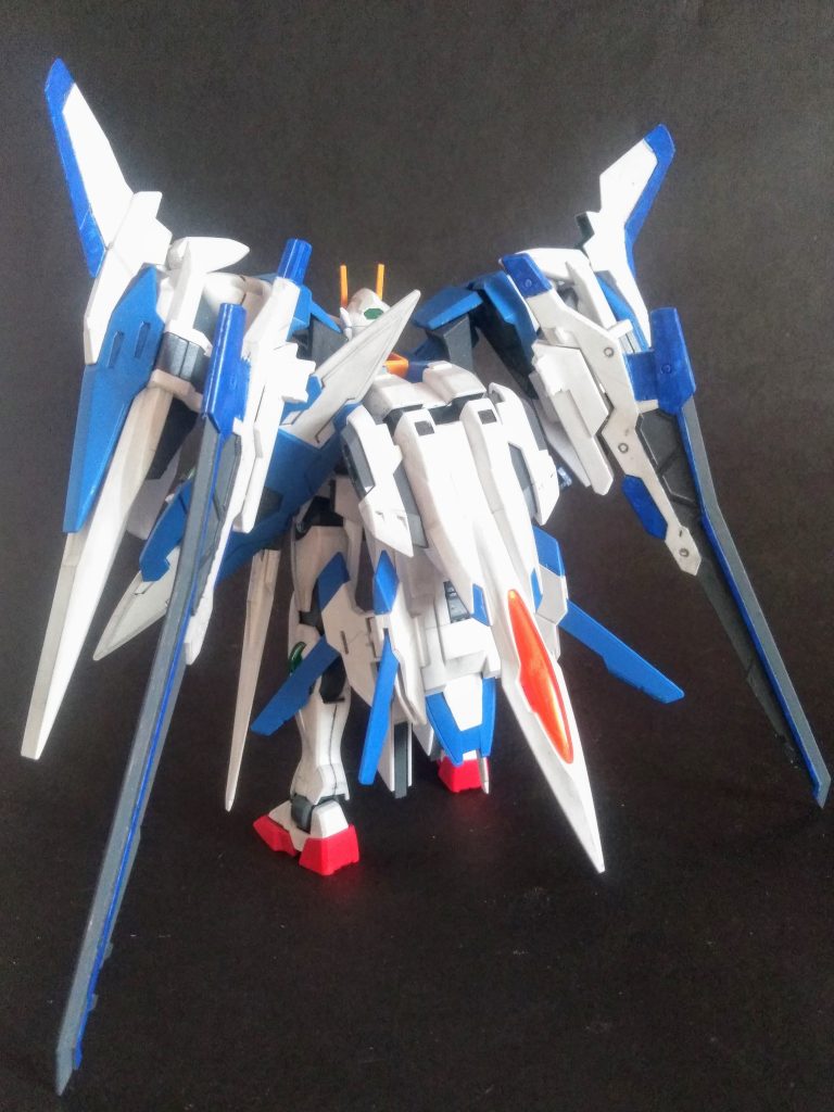 そして、後ろ姿🧐 《最終決戦仕様》と、言ってはミマシタがナンの事はない『ザン・ユニット』をくっ付けただけです 🤣🤣とはイエ、コレではマトモに動けなさソウ😱💦