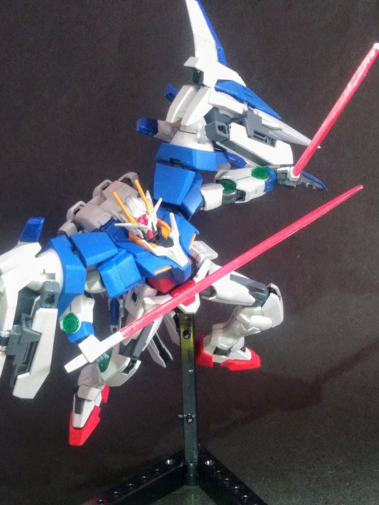 『リア アーマーに設置のビーム サーベル』を抜刀です😋やはり、ガンダムはこの状況が良く似合う🤭