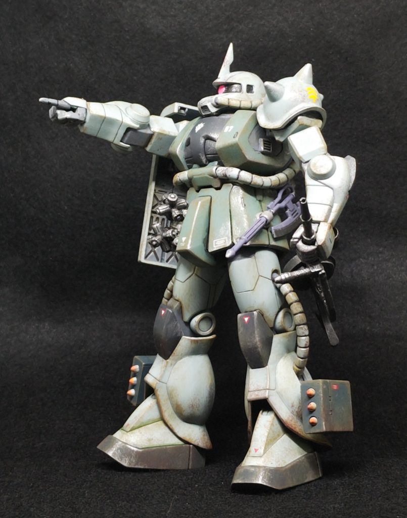 そしてマゼラアタックと言えば指差しザクです。FGザクを後ハメ加工しただけです。