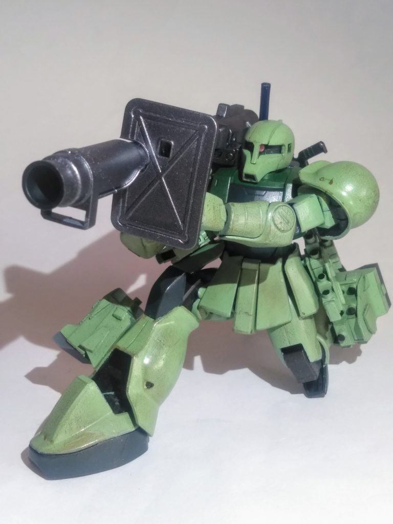 ハイ。『ラケーテン・バズ』の射撃体勢 🤭今回 気付いたのですが、ザクの"足首が変な構造"に成っているのは"このポーズ"を取る為❓🤔んな訳、ナイか 😁