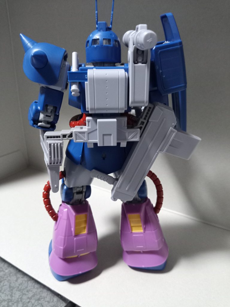 背面はこんな感じ。スラスター系は黄色をチョイスしてますがココも青ランナーにもパーツあります(ー_ー;)アリスギ