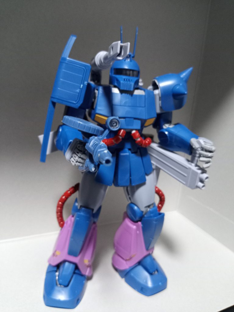 脚部パーツは(ふくらはぎ周り)余剰パーツが無いのでそのまま紫パーツを使用してます。もしガンダムベース限定で色々試してみたい方いれば青中心だとこんな感じと言う参考になれば(*´∀`)