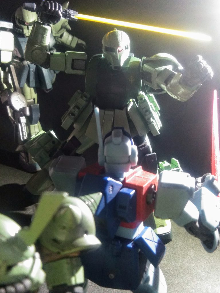 「ジム砂の魔手」にかかる同胞を庇う為に突貫です😤「サセルカヨっ❗❗」ミタイな展開かな🤭