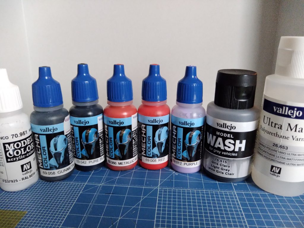 今回使った塗料たちメタリックレッドを使ってみたかったのと、ファレホウォッシュでスミ入れを試してみたかったのですが、意外と良かったです。