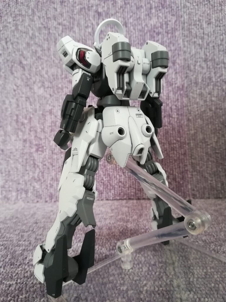 リアスカートは丸みのある独特なデザインで、どのようにディテールを追加しようか特に悩みました。完成後もこのディテールで良かったのか、気になったりならなかったり。