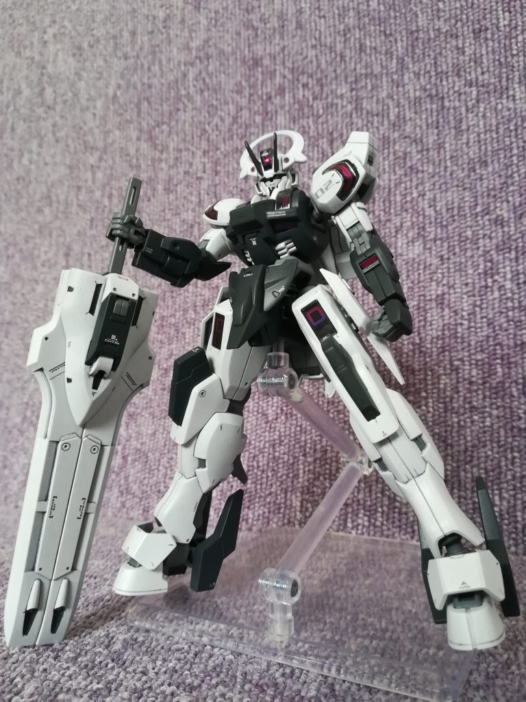 スジ彫りとデカールを中心に、適度にデザインの空白を埋めるよう意識。全身のディテールを均一にするため試行錯誤しました。