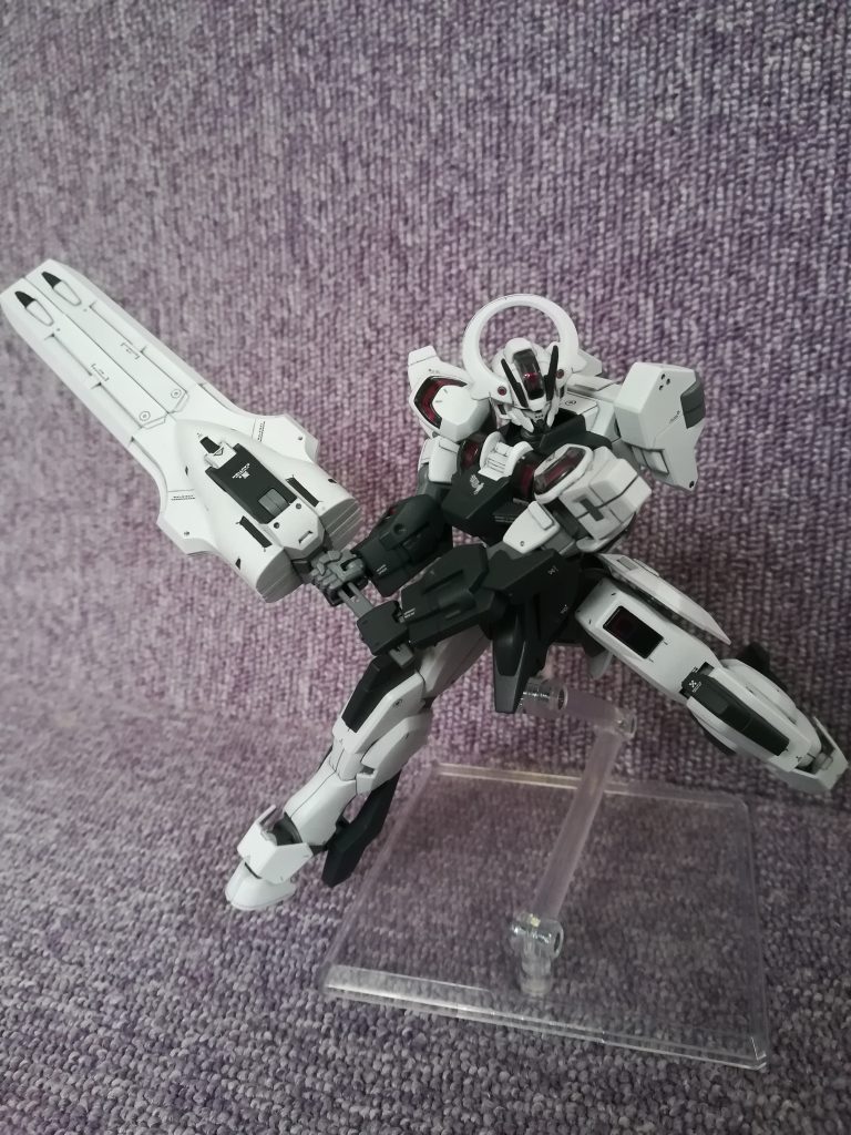 鉄血感の漂う大剣