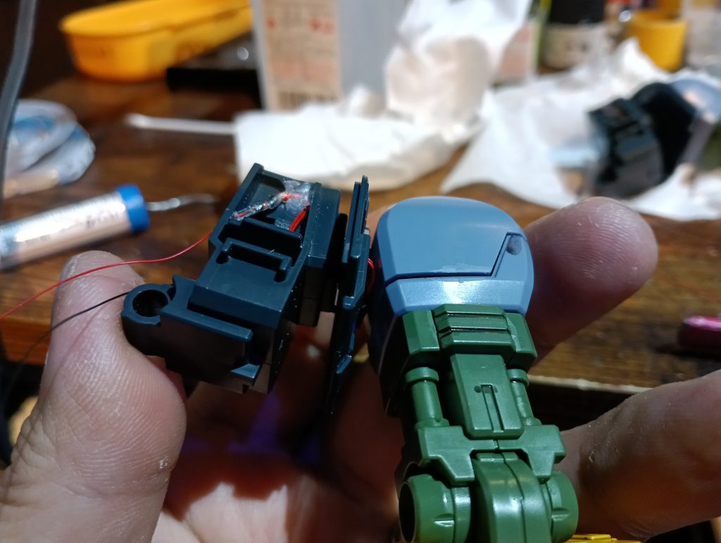 腕から肩にかけての配線