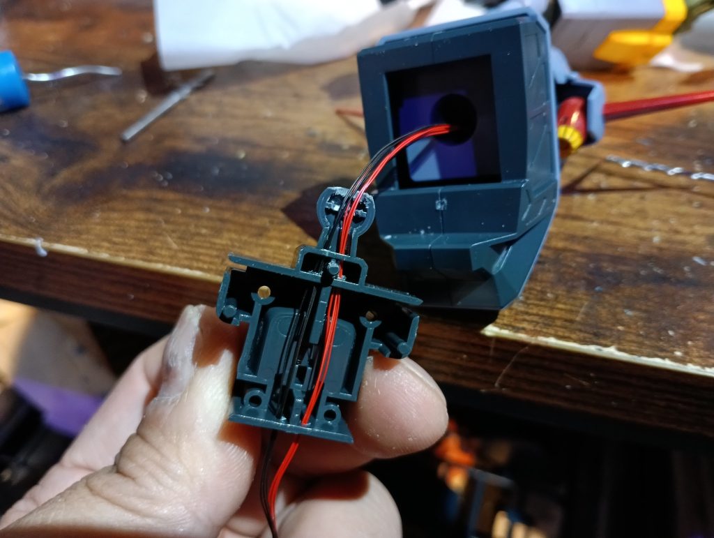 頭部からの配線