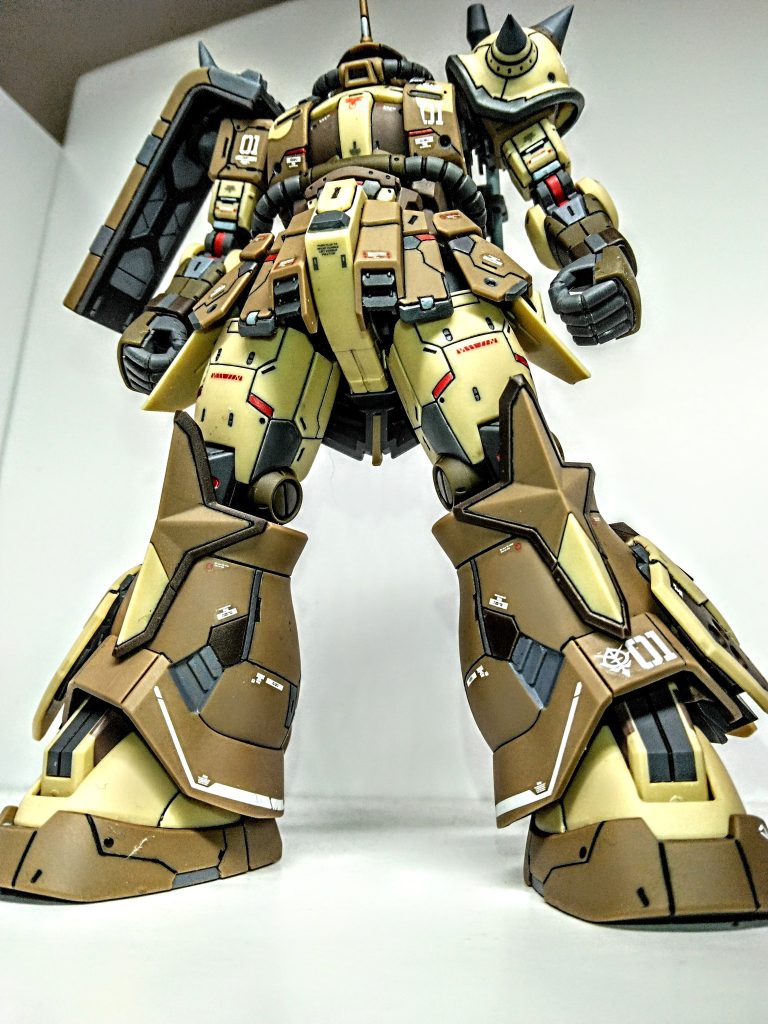 脚部のスジ彫りはこんな感じでデカールは難しすぎて諦めました………この間このザクを作っていた人がいたのですがめっちゃくちゃ綺麗に張ってあってびっくりしました!!まさかあんなに綺麗に張れるとは…………先達の技術力は素晴らしい!!!!!!