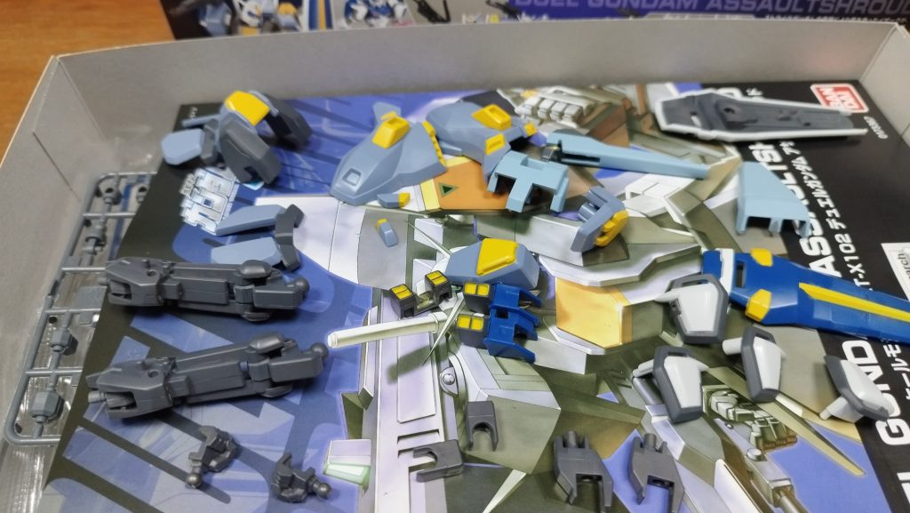 塗装完了なるべく成形色生かしで、足りないとこだけ