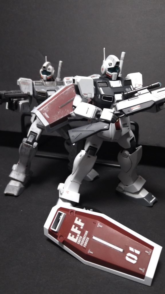 僚機です。5年以上前のガンプラを再び始めたばかりの頃に作成した寒ジムです。部分塗装の艶消しクリアと汚し仕上げです。見比べましたがあまり完成度に変化がなかったです。