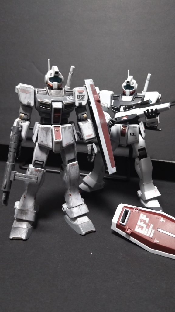 量産機を複数並べるのも楽しいですね。意識はしてなかったのですが、コクピット廻りを白くしたり少しオリジナルカラーを混ぜるのは昔から変わりませんね!今回はランドセルも白く塗ってみました。