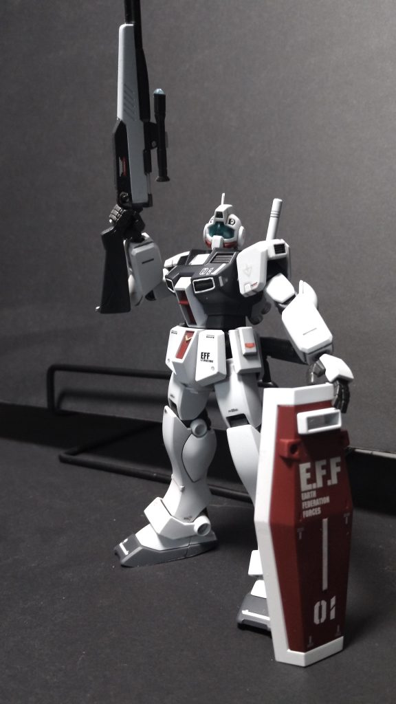 モブではなく主役風のアピール。違和感は余り無く持てましたが、初期HGの為可動が厳しくスナⅡの構えポーズは不可能でした。