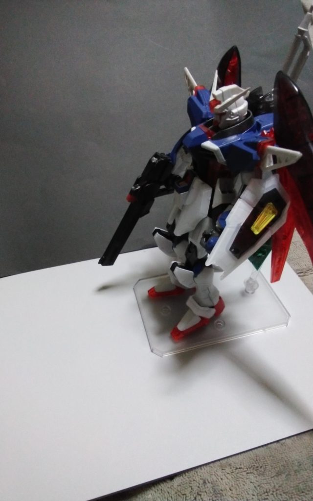 対比がこのくらいのイメージです初工作なのでレールガンの重さが2.8gに次は少しでも軽くしたいですね