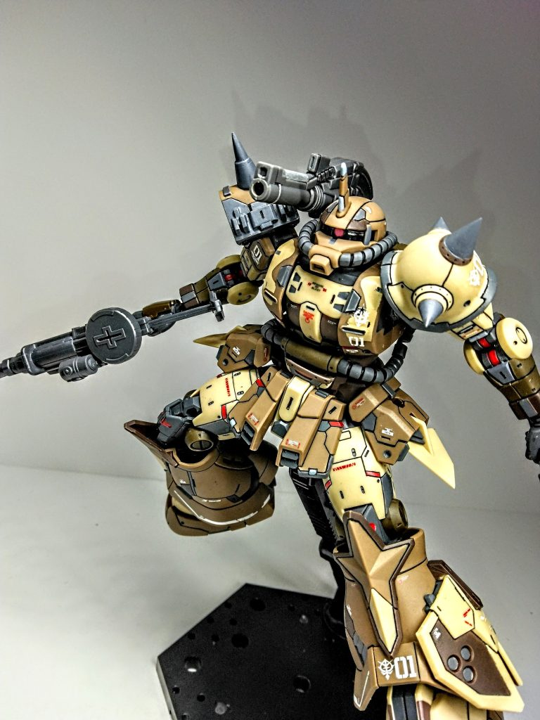 今更かもしれませんがバックパックにはTheORIGIN版のガンダムのキャノン砲をつけています!!頭の部分はサンダーボルトのサイコザクのスジ彫りを参考にしてます!!!!