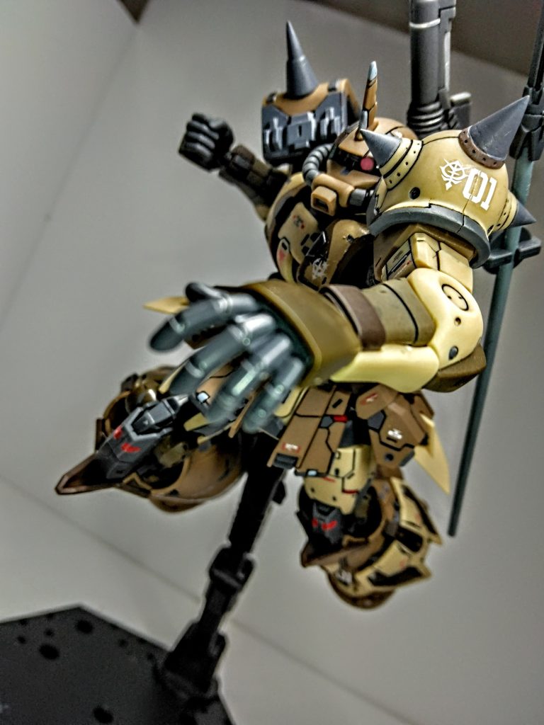 驚いたのがモノアイがデカールということでした!!!いつもならマーキングシールなのにグラデーションのあるデカールで力が入っているもののやっぱ張るのが大変でした………(´;ω;`)