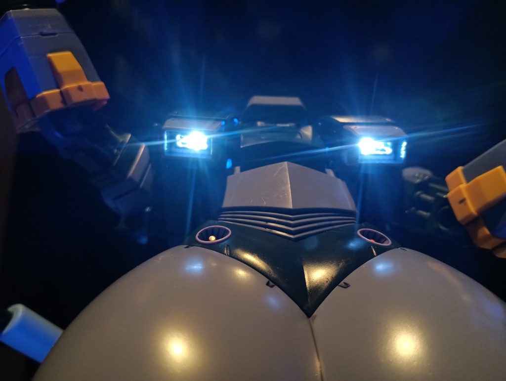 胸部と背部のスラスター⁉️インテーク⁉️にも入れてみました👍