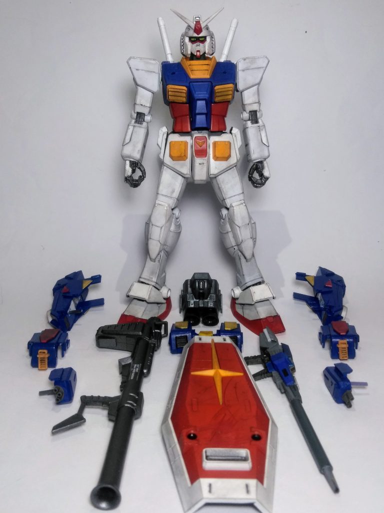 "再十二"に成りますが、本棚の守護神である『MG RX-78 ガンダム』を晒して逝きます 😋 この子の初販は "1995 年 "😊 と、成っております🧐 と、云うことは"29 歳かぁ・・・"歴史が在るなぁ"🤔