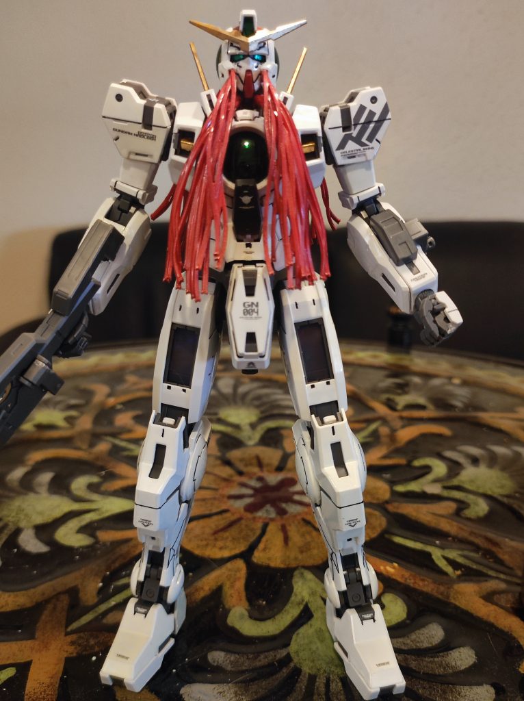 正面です。装甲をいつものように光沢白で塗装しました。