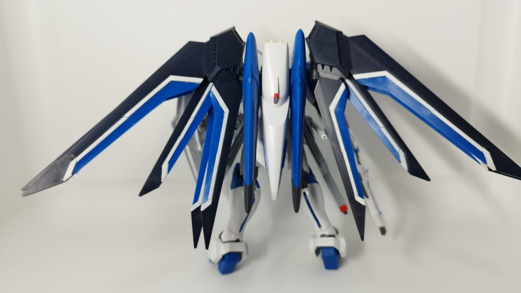 シールはセンサーの中のメタリックブルーのみ使用羽根の段差は埋めてません