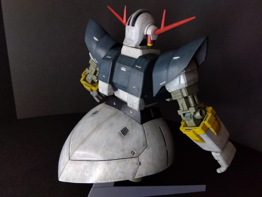 ジオングなので、背景は宇宙っぽく黒で撮ってみました！