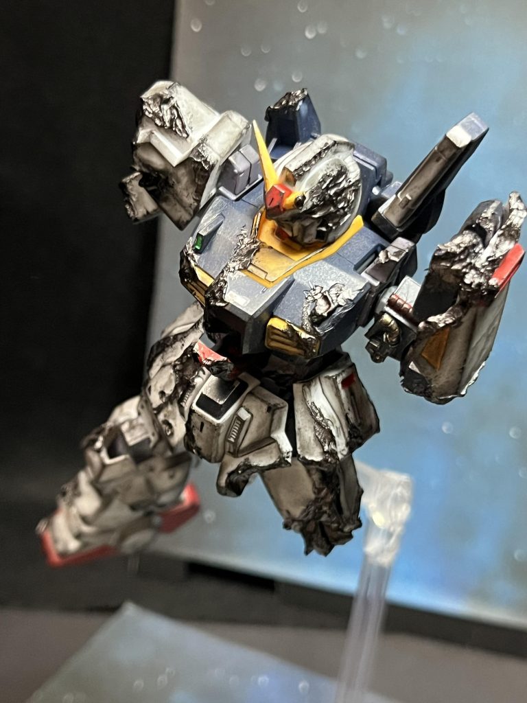 パラスアテネとの一騎打ち後、コックピットからエマさんが飛び出していったので、ハッチは開いた状態にしました。