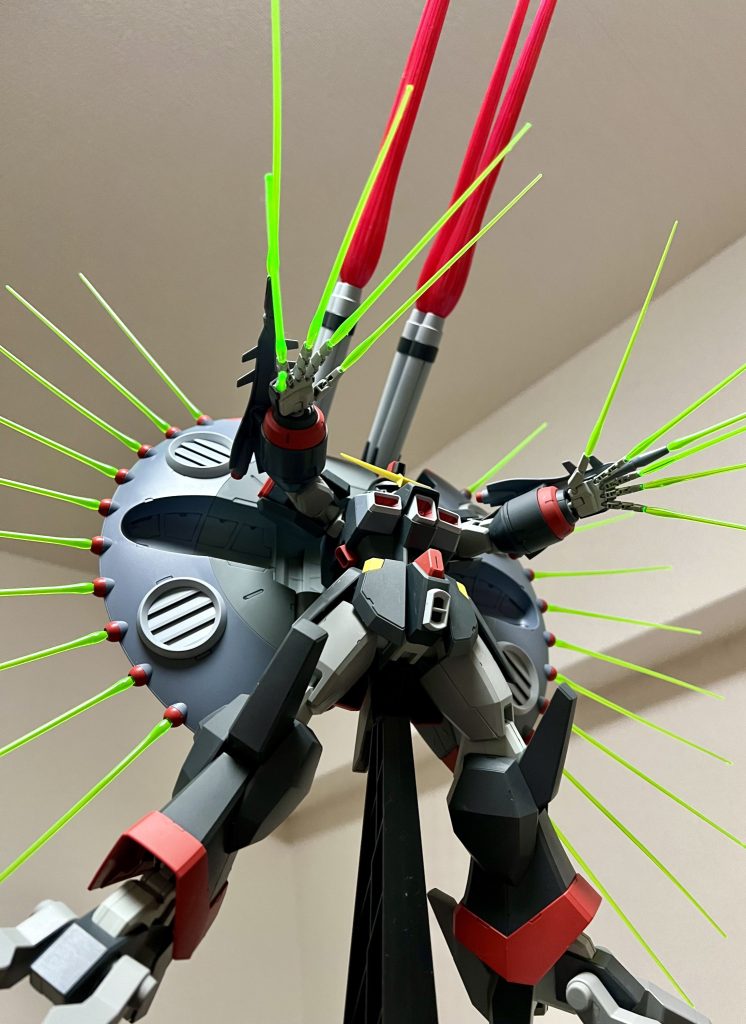 今度モビルアーマー形態で遊ぼうと思います。組んでエフェクトパーツつけたら力尽きましたw