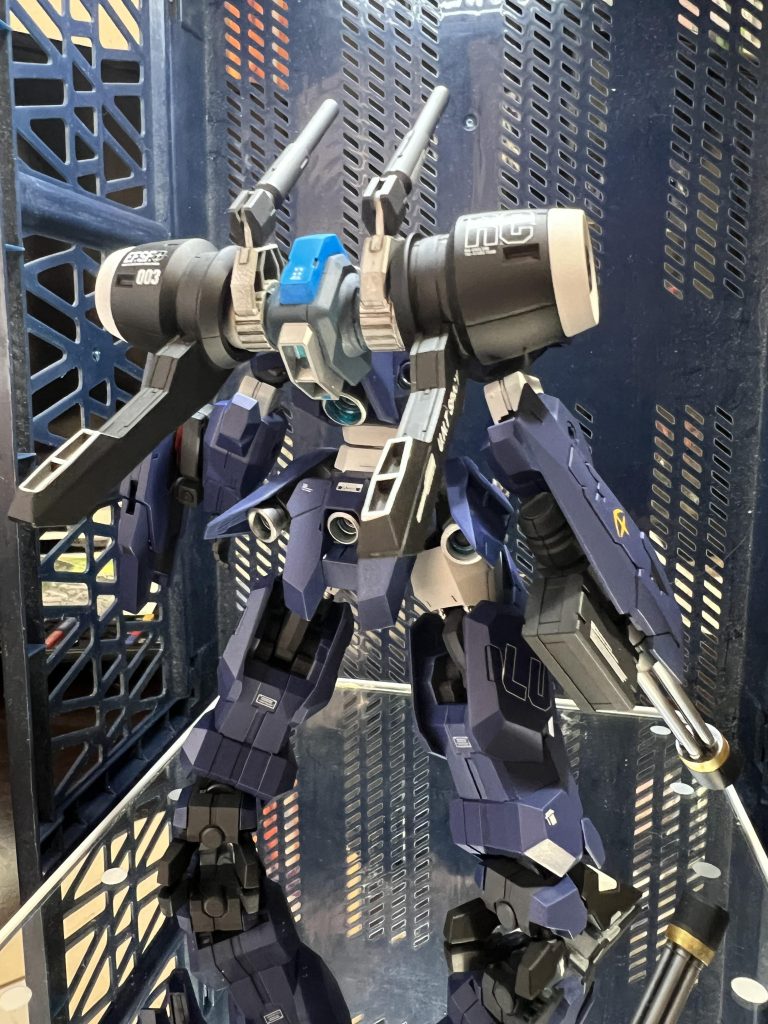 後ろバックパックはミラソウルのフライトユニットとデミバーディングのやつを切って貼ったで作成しました。