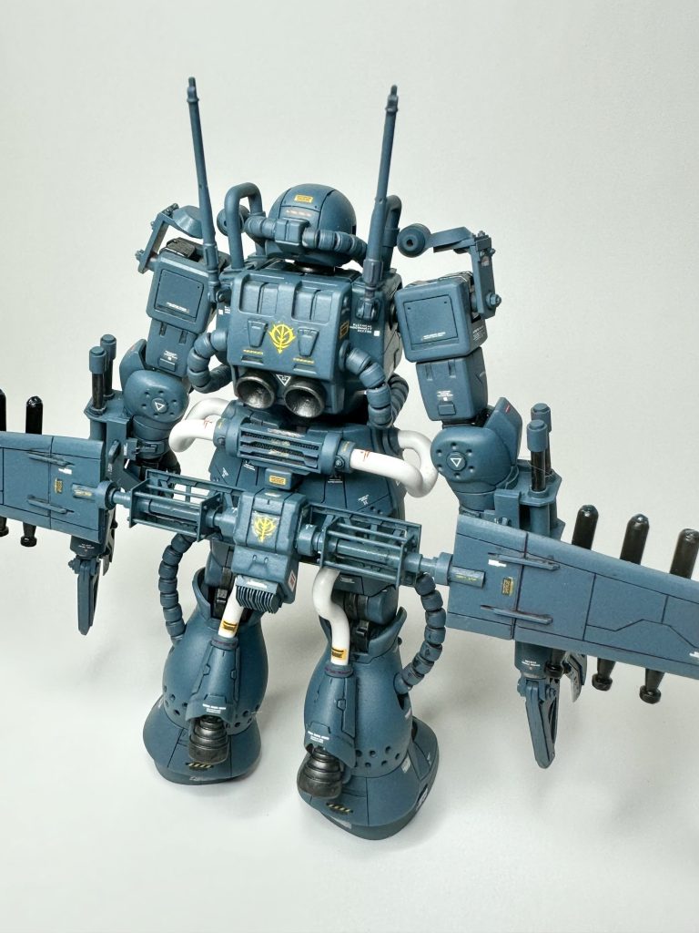 新規開発の高圧水流噴進機により背面の取水機から取り込んだ水を高圧で脚部から吹き出し推進力を確保。大型のウイングは水中航行の姿勢制御される。