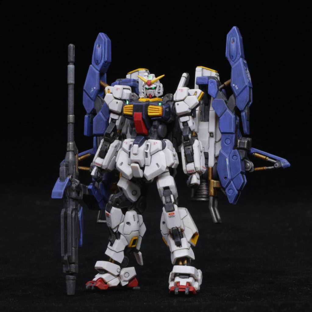 センサーとツインアイは蛍光塗料で塗装し,UVライトで発光させています。