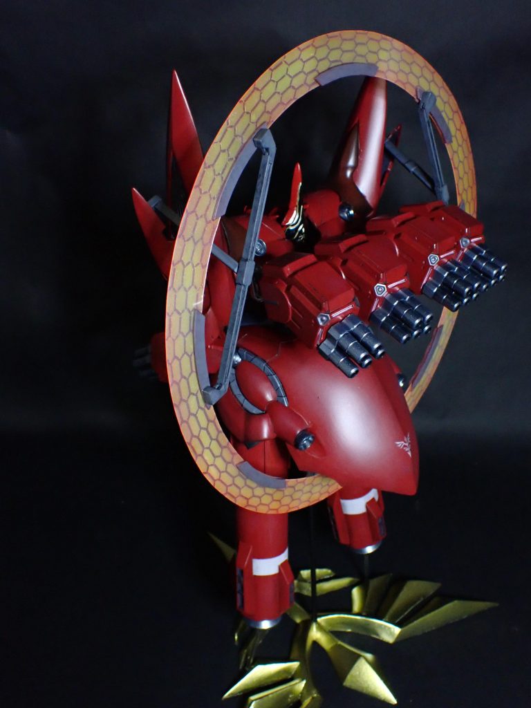 背中の手は肉抜き穴を埋めただけでBB戦士のままだったと思います。