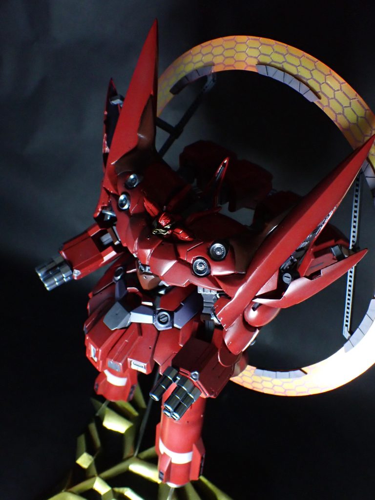 小さめのと言ってもガンプラとしては30センチとデカめなので撮影が難しかったな〜。