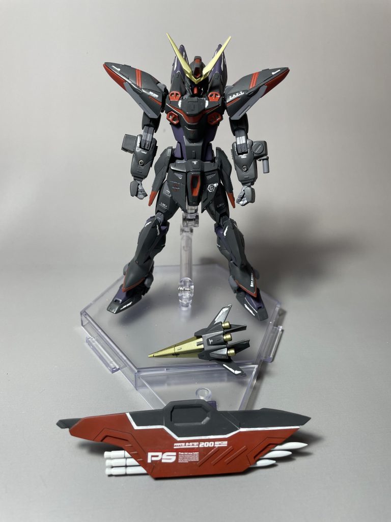 トリケロスとグレイプニールトリケロスは元が薄々で貧弱そうだったので赤い部分は5mm、黒い部分は3ｍｍで厚さ増してます。グレイプニールも角もですが黄色のとこはゴールドにしてます。よき