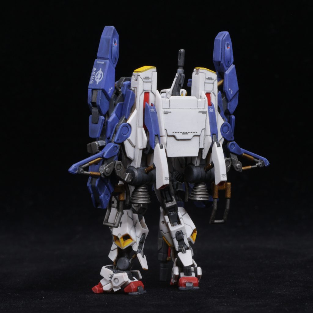 今回は合わせ目処理や表面処理に膨大な時間がかかりました。Gディフェンサーの青は単調にならないように気をつけました。