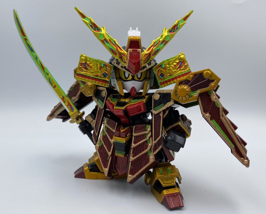 刀を構えるとより一層引き立ちますね。