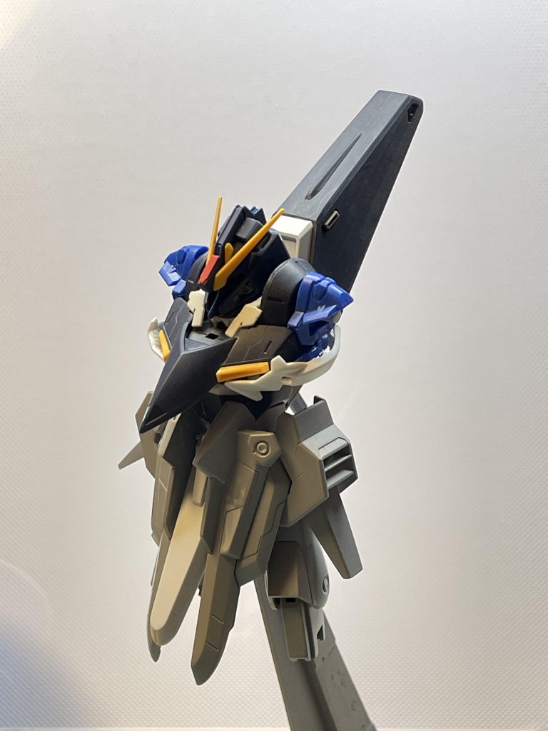 結果はこのようにハイゼンスレイ2のガンダムフェイスに変更その他パネルライン変更肩部と胸部のディテール追加等です
