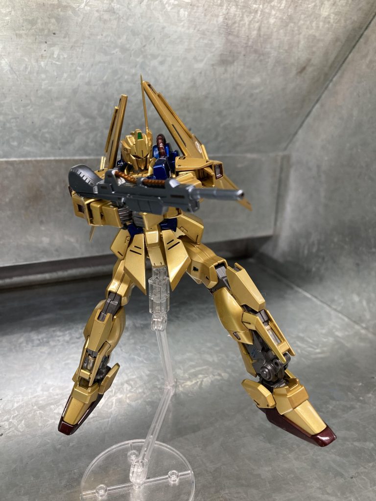 赤部分はガイアのガンメタサフにクレオスディープクリアレッド、青部分はガイア黒サフにクレオスディープメタリックブルー→クレオスディープクリアブルー→光沢クリアです。