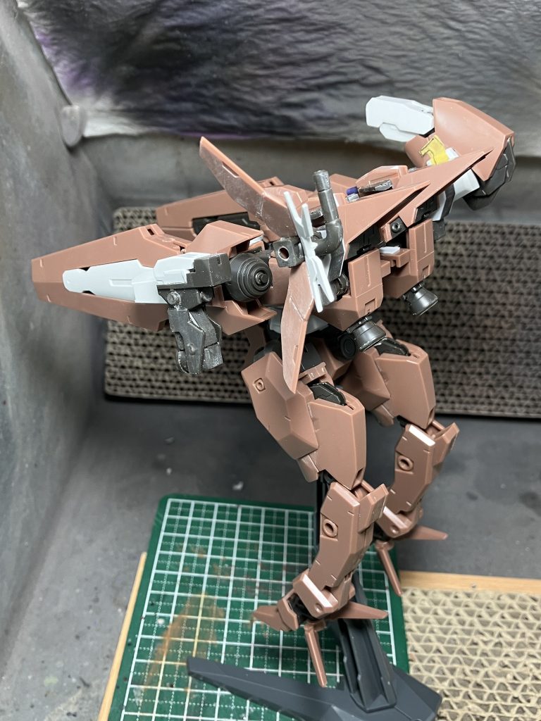 ・製作途中今回はできるだけキットのパーツを使っているので、パーツを切り貼りした箇所が多いです。